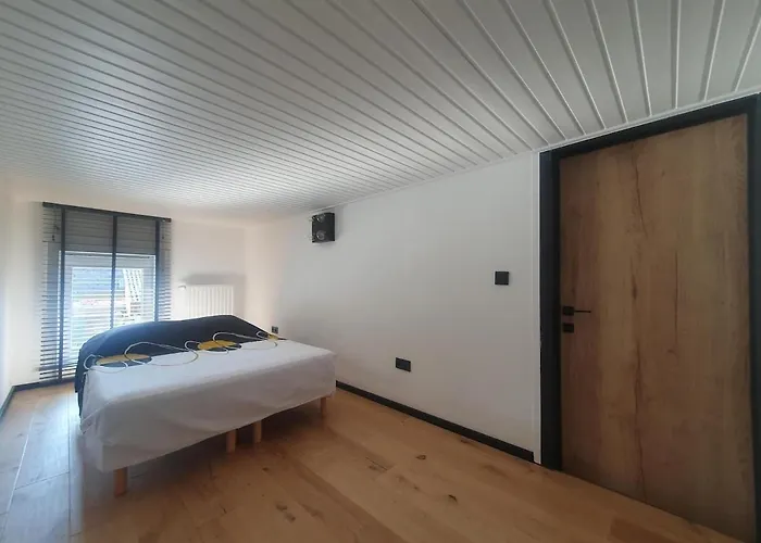 D 'ecaussinnes Holiday home *